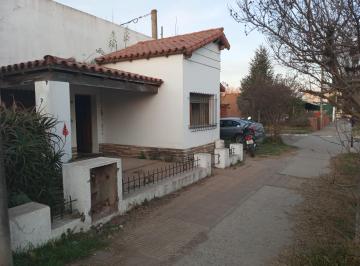 Frente con conexion gas · Casa Tipo Chalet en Principal Av Ingreso con Opción a Dpto