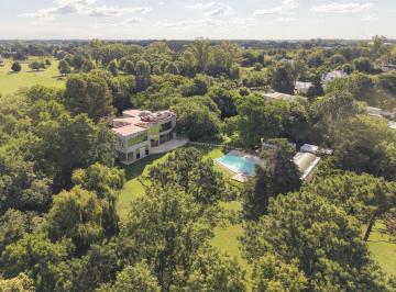 Casa · 800m² · 8 Ambientes · 2 Cocheras · Casa con Amplio Parque en San Diego