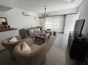 Departamento · 106m² · 4 Ambientes · Departamento en Lobos