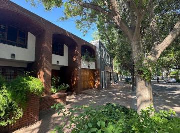 Casa · 295m² · 12 Ambientes · 2 Cocheras · Vende Casa en Godoy Cruz Apta Crédito Hipotecario