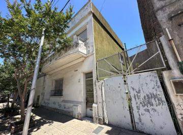 Casa · 210m² · 4 Ambientes · 2 Cocheras · Casa en Venta, Ideal Inversor!