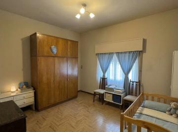 Casa · 300m² · 4 Ambientes · 6 Cocheras · Venta Casa en Moron Sur (2 Casas)