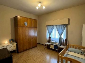 Casa · 300m² · 4 Ambientes · 6 Cocheras · Venta Casa Multifamiliar (2 Casas) - Moron