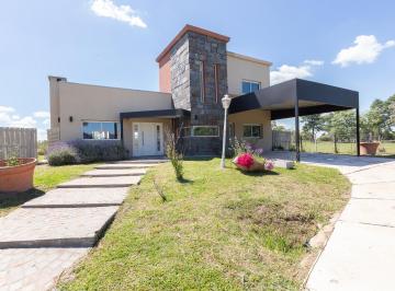 Casa · 166m² · 5 Ambientes · 2 Cocheras · Venta/permuta Casa 5 Ambientes Barrio Privado Matisse