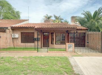 Casa de 3 ambientes, Morón · Casa 3 Ambientes con Pileta en Castelar