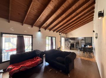 Casa · 80m² · 4 Ambientes · 1 Cochera · Casa en La Plata