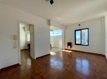 Departamento · 42m² · 2 Ambientes · Departamento Refaccionado de 1 Dormitorio en Venta, La Plata, Zona Terminal