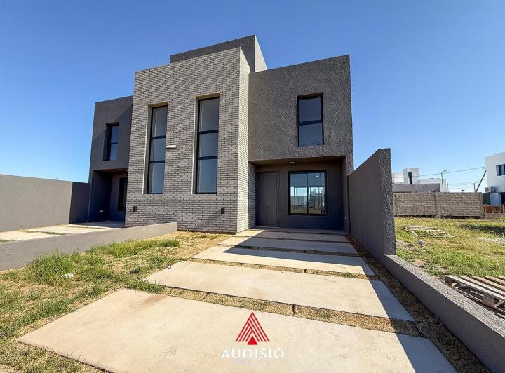 Casa · 123m² · 6 Ambientes · 1 Cochera