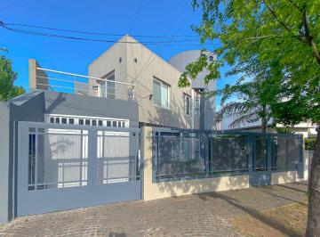 Casa de 7 ambientes, Morón · Casa de 7 Ambientes con Pileta en Castelar