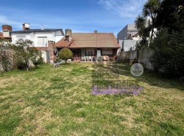 Casa · 180m² · 3 Ambientes · Chalet en Venta Strobel 5600