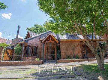 Casa · 215m² · 3 Dormitorios · 1 Cochera · Venta: Casa Sobre Patallo y Fredes, Ciudad Jardin