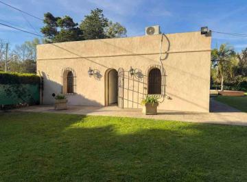 Casa · 300m² · 8 Ambientes · 1 Cochera · Casa en Villa Elisa