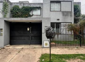 Casa · 149m² · 3 Dormitorios · 3 Cocheras · Duplex Tipo Casa en Venta 3 Habitaciones en Gonnet