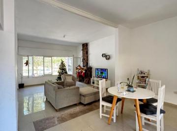 Casa · 205m² · 10 Ambientes · 1 Cochera · Se Vende | Casa en Venta 4 Dorms Frente a Plaza Jerónimo del Barco – Alto Alberdi