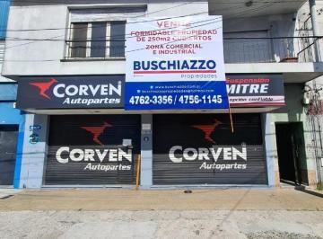 Local comercial · 250m² · Local y Vivienda en Zona Comercial E Industrial