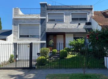 Casa · 240m² · 5 Ambientes · 3 Cocheras · Excelente Casa 5 Ambientes