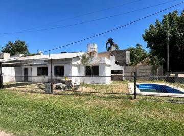 Casa · 65m² · 3 Ambientes · 1 Cochera · Casa en Roldán