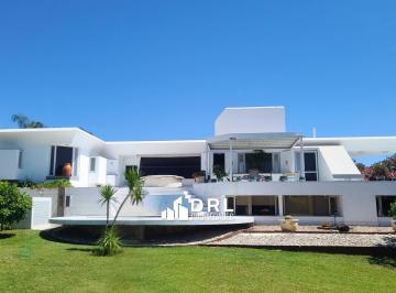 Casa · 930m² · 15 Ambientes · 3 Cocheras · Casa en Las Delicias