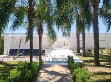 Casa · 930m² · 15 Ambientes · 3 Cocheras · Casa en Las Delicias