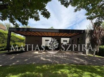 Casa · 210m² · 5 Ambientes · 2 Cocheras · Casa en Venta Pilar