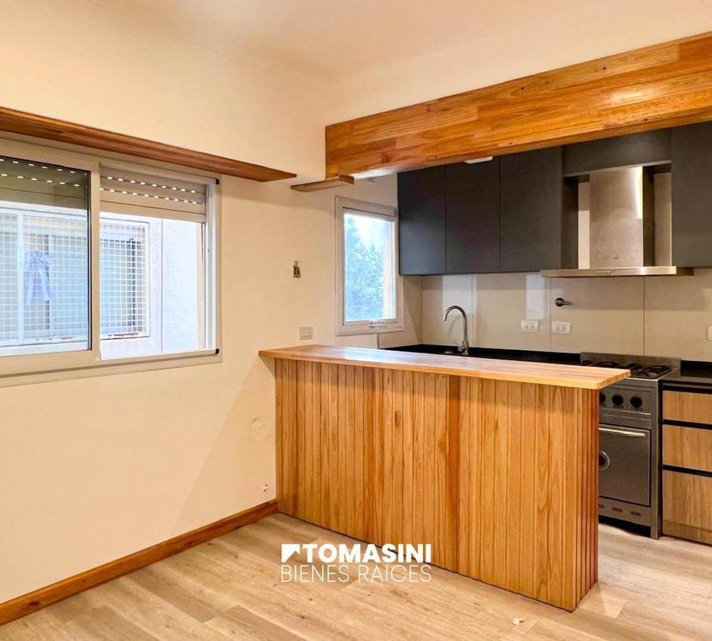 Departamento de 2 ambientes interno, reciclado, con excelente luminosidad y ubicación estratégica