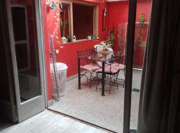 Departamento de 2 ambientes, Floresta · Retasado! Excelente Departamento con Patio. 55 m²