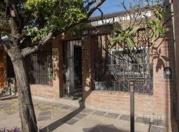 Casa · 236m² · 5 Ambientes · 1 Cochera · Venta Casa 4 Dorm. con Cochera en Bº Alberdi
