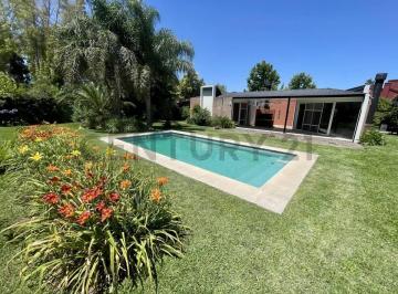 Casa · 240m² · 4 Ambientes · 4 Cocheras · Casa en Venta, 4 Ambientes, Soles del Pilar