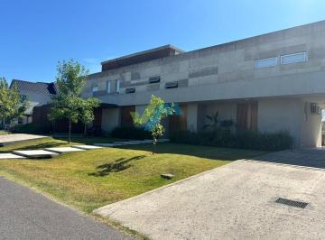 Casa · 600m² · 5 Ambientes · 1 Cochera · Casa Chalet en Venta en Altos de Campo Grande, Pilar, G. B. a. Zona Norte