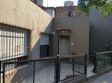 Casa · 102m² · 4 Ambientes · Venta de Casa 4 Ambientes Apta Comercial en Pilar Centro