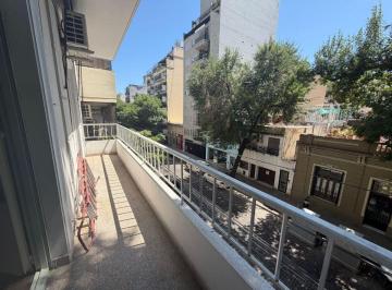 Departamento · 53m² · 3 Ambientes · Luminoso 3 Ambientes con Balcón Corrido - Segundo Piso por E