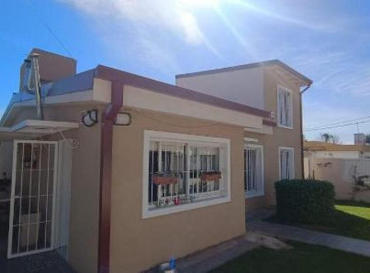 Casa · 231m² · 4 Ambientes · 1 Cochera