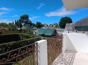 Casa · 234m² · 5 Ambientes · Casa en Venta - 4 Dorm. 2 Baños - Urca