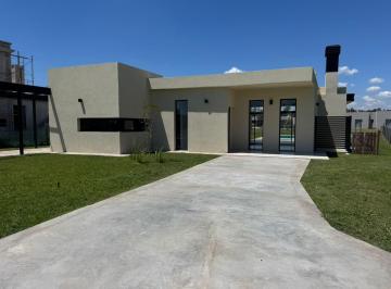 Casa de 4 ambientes, Pilar · Casa en Venta en Barrio Medal Country Club Pilar