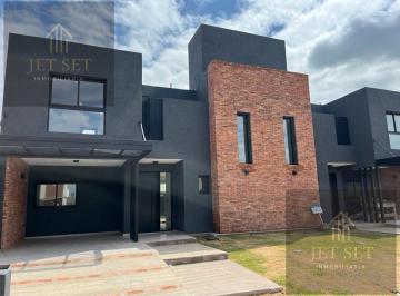 Casa · 140m² · 5 Ambientes · 1 Cochera · Duplex Venta. 3 Dorm. 3 Baños en San Ignacio Village - Cochera y Pileta