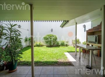Casa · 295m² · 8 Ambientes · 2 Cocheras · Casa en Venta - 8 Amb - Jardín - Balcón/terraza - Cocheras - Luminosa - Palermo - Palermo Hollywood