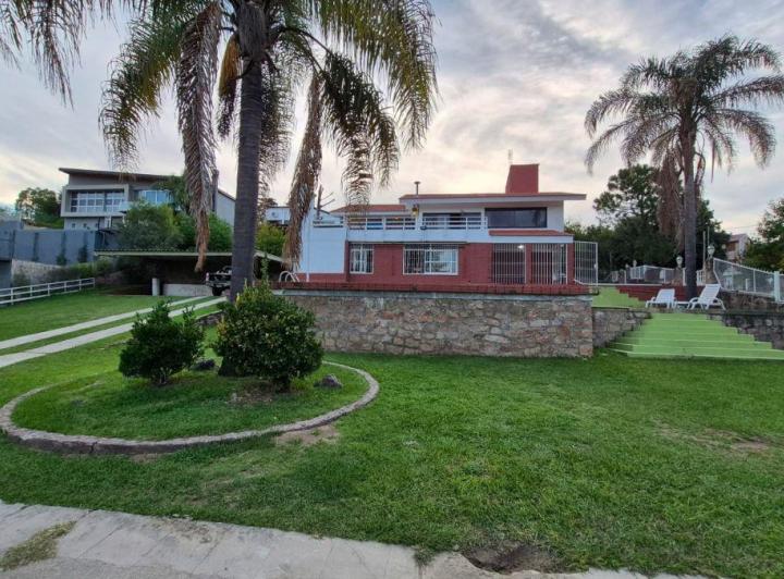 Casa en venta en Villa del Lago · 12 ambientes