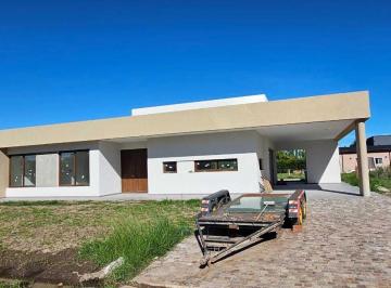 Casa · 206m² · 5 Ambientes · 4 Cocheras · Casa en Venta en Fincas del Alba, Canning, Esteban Echeverría