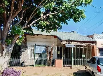 Terreno · 121m² · 3 Ambientes · 1 Cochera · Venta Terreno en Excelente Ubicación en Villa Maipú C/ Casa de 121 m² - Patio Jardín y Parrilla