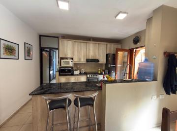 Casa · 232m² · 3 Dormitorios · 2 Cocheras · Casa en Venta Villa Allende 3 Dorm., 3 Baños, Quincho, Pileta, Hidromasaje