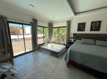 Casa · 232m² · 3 Dormitorios · 2 Cocheras · Casa en Venta Villa Allende 3 Dorm., 3 Baños, Quincho, Pileta, Hidromasaje