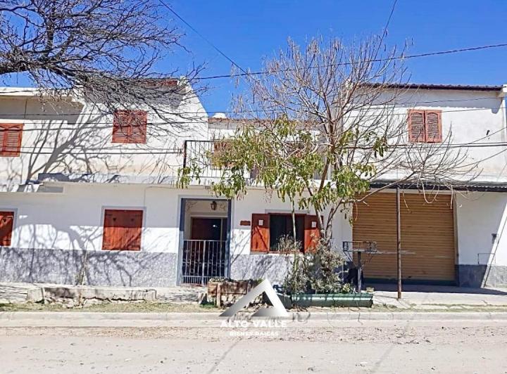 Casa · 338m² · 11 Dormitorios · 1 Cochera
