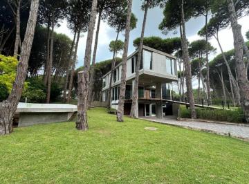 Casa · 287m² · 7 Ambientes · Casa en Venta - 4 Dorm. 4 Baños - Cariló