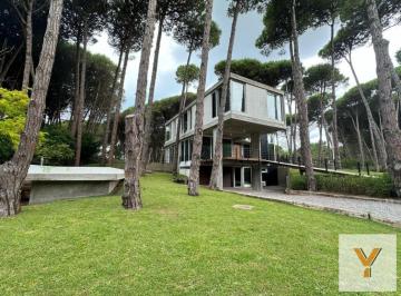 Casa · 287m² · 7 Ambientes · Casa en Venta - 4 Dorm. 4 Baños - Cariló