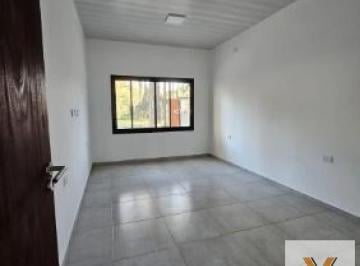 Casa · 95m² · 3 Ambientes · 1 Cochera · Casa en Venta - 2 Dorm. 2 Baños - Berazategui