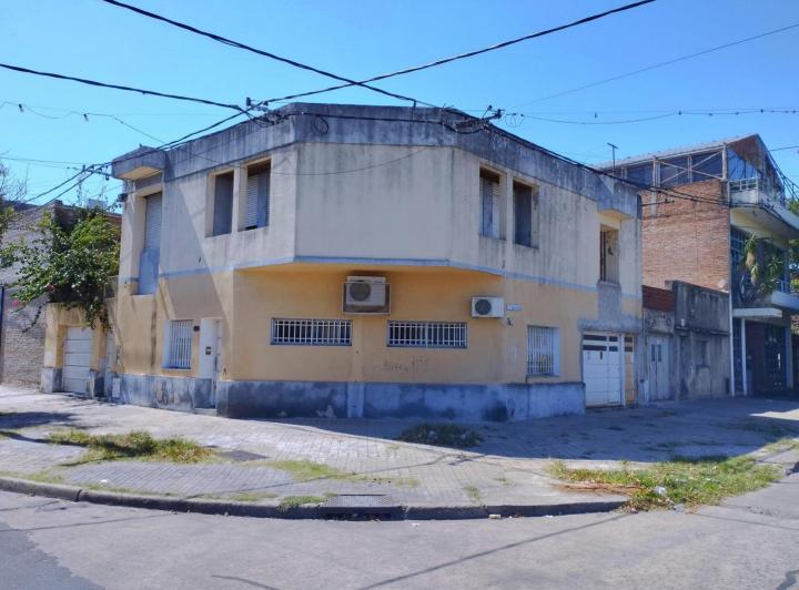 Casa · 164m² · 6 Ambientes · 3 Cocheras