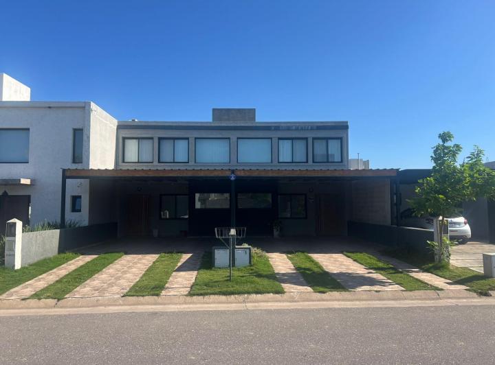 Casa · 170m² · 7 Ambientes · 2 Cocheras