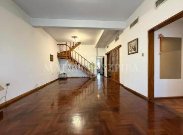 Casa · 277m² · 5 Ambientes · 1 Cochera · Casa 5 Ambientes Excelente Ubicación con Quincho