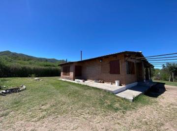 Casa de 4 ambientes, Valle Hermoso · Casa con 2 Habitaciones y 2700 m² en Venta en Valle Hermoso