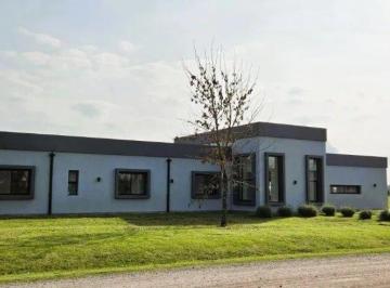 Casa de 5 ambientes, San Vicente · Venta de Casa en Barrio Fincas de San Vicente
